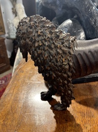 Een paar houten sculpturen van poedels en een leeuw, mogelijk Engeland, 18de/19de eeuw