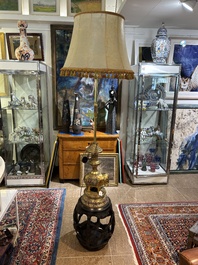 A reticulated Chinese wooden stand with marble top and a French gilt brass and champlev&eacute; 'elephant' lamp, 20th C.