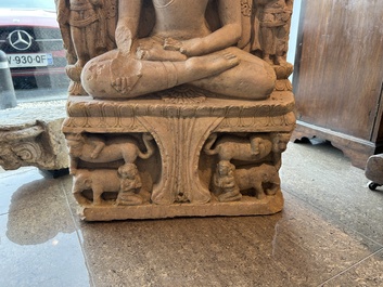 Een fraaie Indische zandstenen stele met Boeddha Shakyamuni, wellicht Sarnath regio, late Gupta periode, 5de/6de eeuw