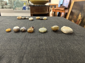 Veertien Chinese hardstenen snuifflessen, 19de/20ste eeuw