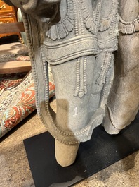 Een fijne grote Indische zandstenen groep met een Mithuna koppel, wellicht Madhya Pradesh, Chandela periode, 10de/12de eeuw