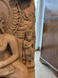 Een fraaie Indische zandstenen stele met Boeddha Shakyamuni, wellicht Sarnath regio, late Gupta periode, 5de/6de eeuw