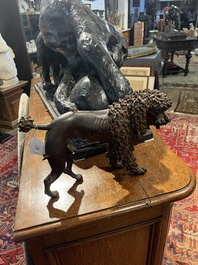 Een paar houten sculpturen van poedels en een leeuw, mogelijk Engeland, 18de/19de eeuw