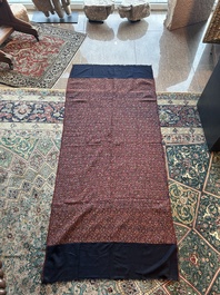 Een Indische handgeweven wollen pashmina sjaal met 'Paisley' decor, Kashmir, tweede derde 20ste eeuw