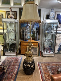 A reticulated Chinese wooden stand with marble top and a French gilt brass and champlev&eacute; 'elephant' lamp, 20th C.