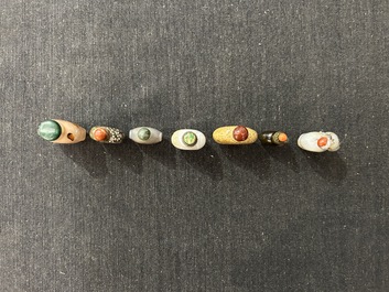 Veertien Chinese hardstenen snuifflessen, 19de/20ste eeuw