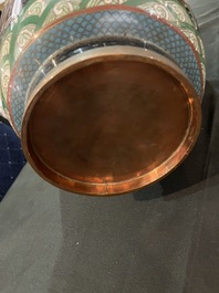 A pair of Chinese cloisonn&eacute; dragon vases, 19th/20th C.