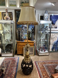 A reticulated Chinese wooden stand with marble top and a French gilt brass and champlev&eacute; 'elephant' lamp, 20th C.