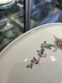 A Chinese qianjiang vase and a famille rose dish, 19th/20th C.