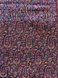 Een Indische handgeweven wollen pashmina sjaal met 'Paisley' decor, Kashmir, tweede derde 20ste eeuw