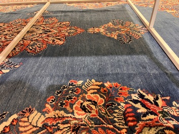 A Persian Sarouk rug with central medallion and floral design, wool on cotton, 20th C.