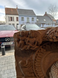 Een fraaie Indische zandstenen stele met Boeddha Shakyamuni, wellicht Sarnath regio, late Gupta periode, 5de/6de eeuw