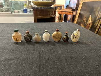 Veertien Chinese hardstenen snuifflessen, 19de/20ste eeuw