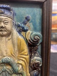 Een Chinese fahua-geglazuurde plaquette met de onsterfelijke Lu Dongbin, 17de/18de eeuw