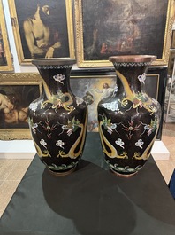 A pair of Chinese cloisonn&eacute; dragon vases, 19th/20th C.