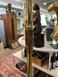 A reticulated Chinese wooden stand with marble top and a French gilt brass and champlev&eacute; 'elephant' lamp, 20th C.