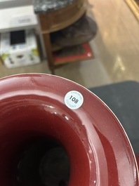 Two Chinese qianjiang cai and one famille rose tazza, 19th/20th C.