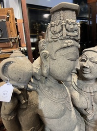 Een fijne grote Indische zandstenen groep met een Mithuna koppel, wellicht Madhya Pradesh, Chandela periode, 10de/12de eeuw