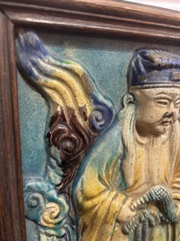 Een Chinese fahua-geglazuurde plaquette met de onsterfelijke Lu Dongbin, 17de/18de eeuw