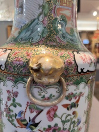 Een Chinese Kanton famille rose vaas, 19de eeuw