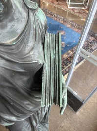 Eug&egrave;ne Louis Lequesne (1815-1887): Twee grote gepatineerd bronzen tuinbeelden van vrouwen naar de Antieken, gieterijstempel Durenne, Parijs, 19de eeuw