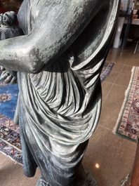 Eug&egrave;ne Louis Lequesne (1815-1887): Twee grote gepatineerd bronzen tuinbeelden van vrouwen naar de Antieken, gieterijstempel Durenne, Parijs, 19de eeuw