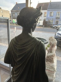 Eug&egrave;ne Louis Lequesne (1815-1887): Twee grote gepatineerd bronzen tuinbeelden van vrouwen naar de Antieken, gieterijstempel Durenne, Parijs, 19de eeuw