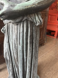 Eug&egrave;ne Louis Lequesne (1815-1887): Twee grote gepatineerd bronzen tuinbeelden van vrouwen naar de Antieken, gieterijstempel Durenne, Parijs, 19de eeuw