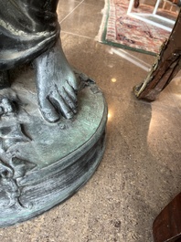 Eug&egrave;ne Louis Lequesne (1815-1887): Twee grote gepatineerd bronzen tuinbeelden van vrouwen naar de Antieken, gieterijstempel Durenne, Parijs, 19de eeuw