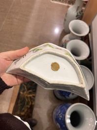 Een diverse collectie Chinees famille rose en qianjiang cai porselein, 19de/20ste eeuw