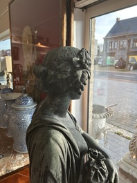 Eug&egrave;ne Louis Lequesne (1815-1887): Twee grote gepatineerd bronzen tuinbeelden van vrouwen naar de Antieken, gieterijstempel Durenne, Parijs, 19de eeuw