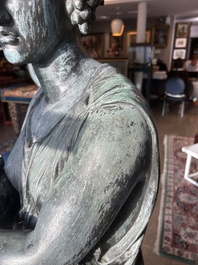 Eug&egrave;ne Louis Lequesne (1815-1887): Twee grote gepatineerd bronzen tuinbeelden van vrouwen naar de Antieken, gieterijstempel Durenne, Parijs, 19de eeuw