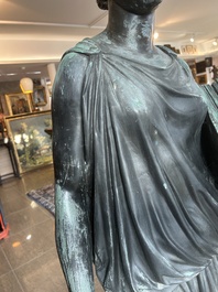 Eug&egrave;ne Louis Lequesne (1815-1887): Twee grote gepatineerd bronzen tuinbeelden van vrouwen naar de Antieken, gieterijstempel Durenne, Parijs, 19de eeuw