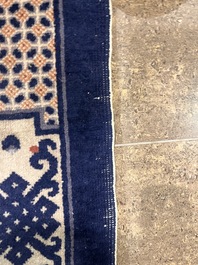 A Chinese Beijing rug with antiquities, floral design and stylized motifs, wool on cotton, 20th C.