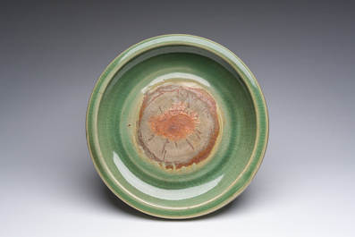 Een Chinese driepotige Longquan celadon wierookbrander, Ming
