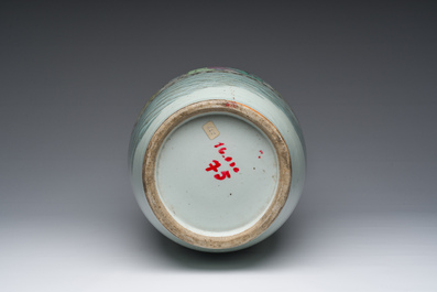 A Chinese famille rose 'Immortals at sea' vase, 19th/20th C.