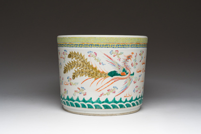 A Chinese famille rose 'dragon and phoenix' scroll pot, 19th C.