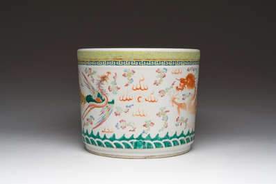 A Chinese famille rose 'dragon and phoenix' scroll pot, 19th C.