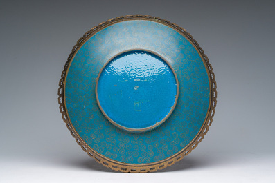 Plat en &eacute;maux cloisonn&eacute;s et trois vases en bronze et &eacute;maux champlev&eacute;s, Japon, Meiji, 19&egrave;me si&egrave;cle