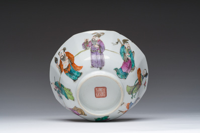 Een Chinese famille rose kom met onsterfelijken, Tongzhi merk en periode