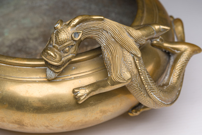 A Chinese bronze censer with relief design, Xuande mark, 19th/20th C.