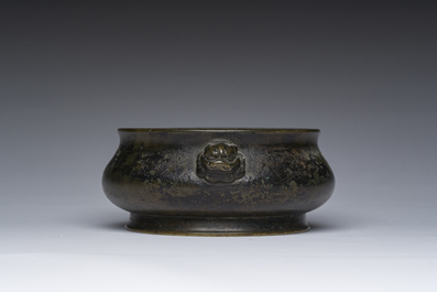 A Chinese bronze censer, seal mark, 18th/19th C.