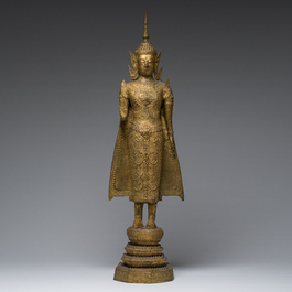 Een Thaise verguld bronzen figuur van een staande Boeddha, Rattanakosin, 19de eeuw