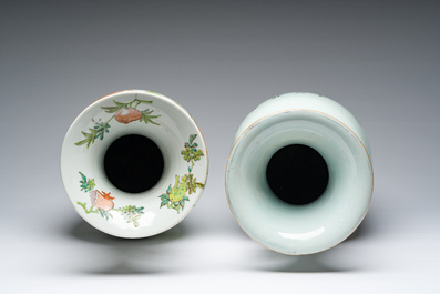 Deux vases en porcelaine de Chine famille rose et qianjiang cai &agrave; d&eacute;cor d'oiseaux parmi des branches fleuries, 19&egrave;me/20&egrave;me si&egrave;cle