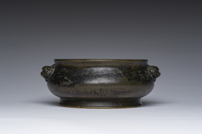 A Chinese bronze censer, seal mark, 18th/19th C.