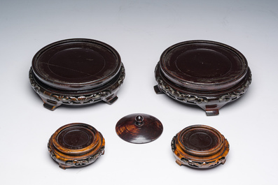 Five Chinese cloisonn&eacute; vases with cranes, taotie masks and floral design and a famille rose jar and cover, 19th/20th C.