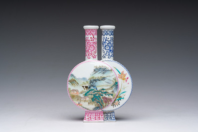 Vase double en porcelaine de Chine famille rose &agrave; d&eacute;cor floral et de paysage, marque de Qianlong, R&eacute;publique, 20&egrave;me si&egrave;cle