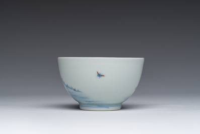 Bol &agrave; th&eacute; en porcelaine doucai &agrave; d&eacute;cor de gar&ccedil;ons jouant dans un paysage, marque de Wanli, 20&egrave;me si&egrave;cle