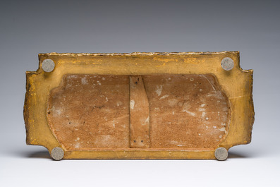 Een Japanse Satsuma sculptuur van een krijger op een verguld houten basis, Meiji, 19de eeuw