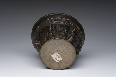 Mortier en bronze &agrave; d&eacute;cor religieux en relief, probablement Le Puy-en-Velay, France, 16&egrave;me si&egrave;cle